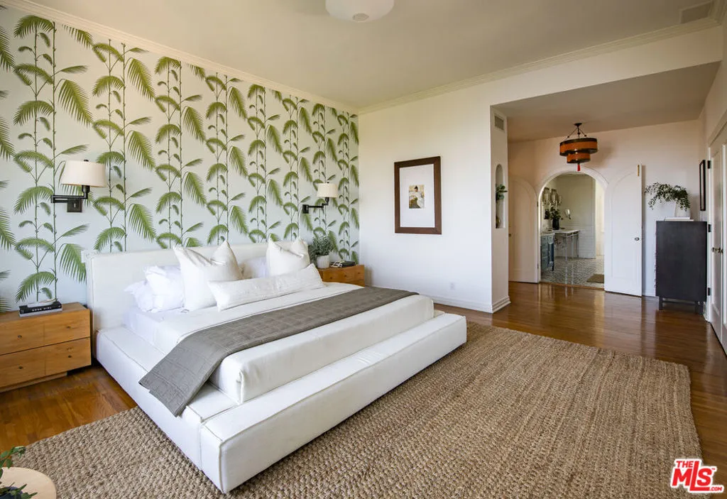 2250 N Berendo Street, Los Angeles, California 90027 home-pic-28